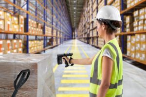 mc3390r-photography-application-warehouse-woman-scanning-box-print-300dpi